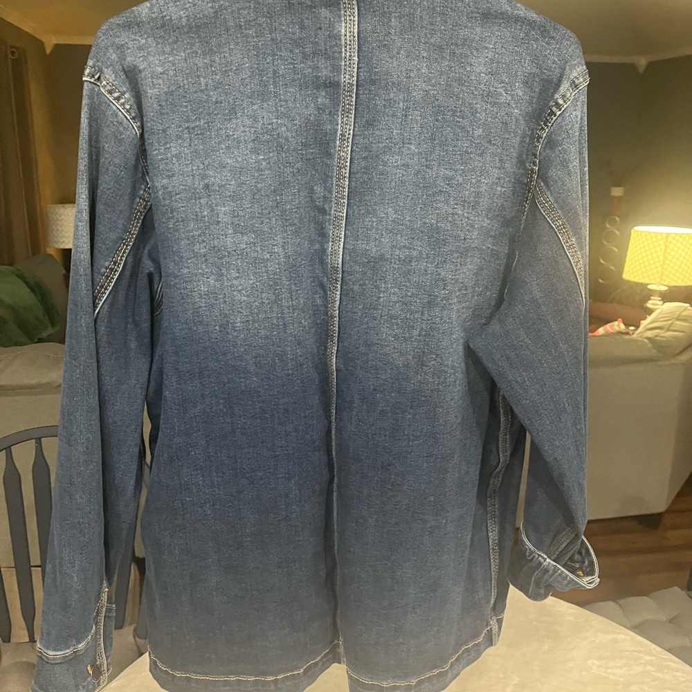 Well Worn Women's Classic Blue Jean Jacket - Picture 4 of 4
